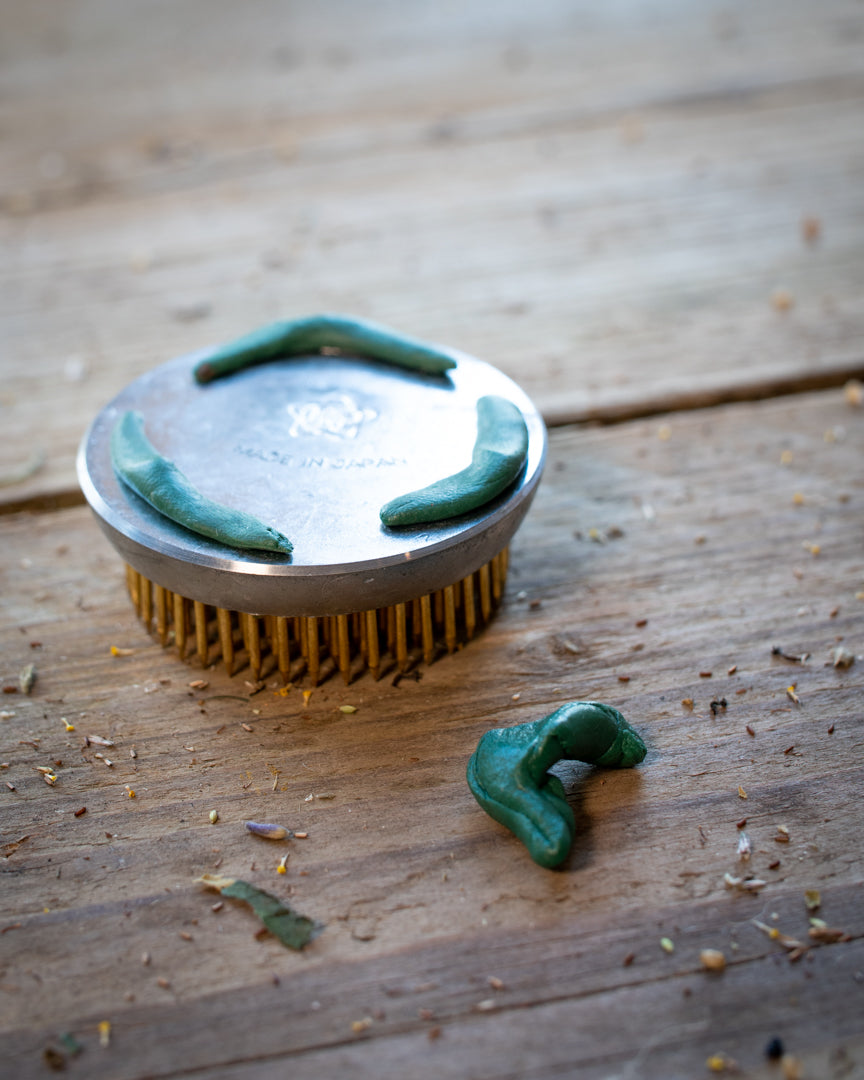 Florist's adhesive clay