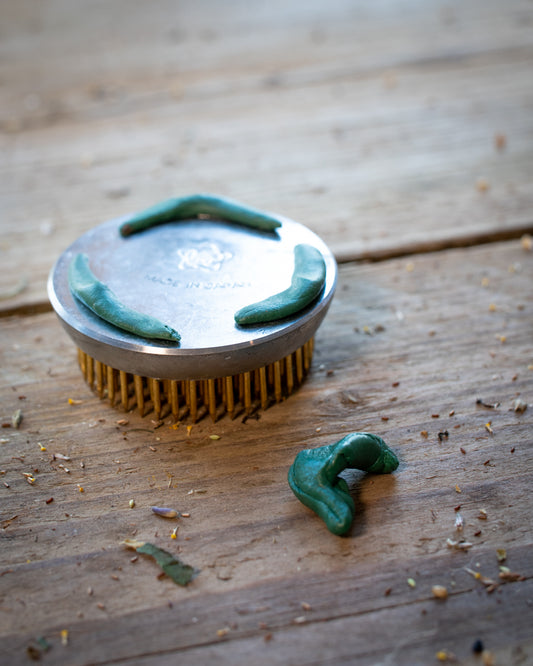 Florist's adhesive clay