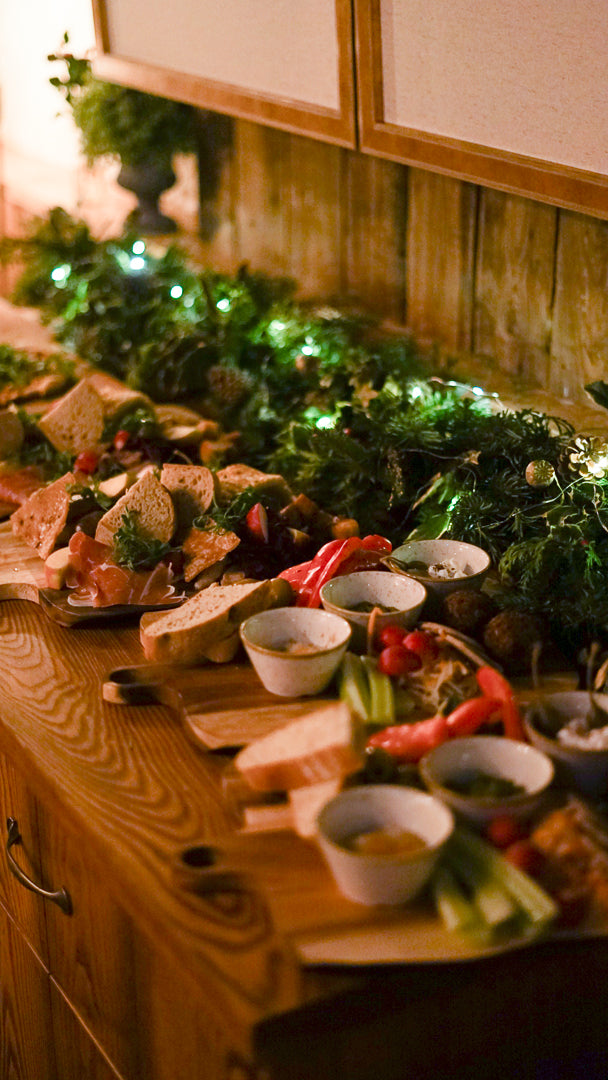 DECEMBER: Evening Wreath Making at Cart & Horses 03/12